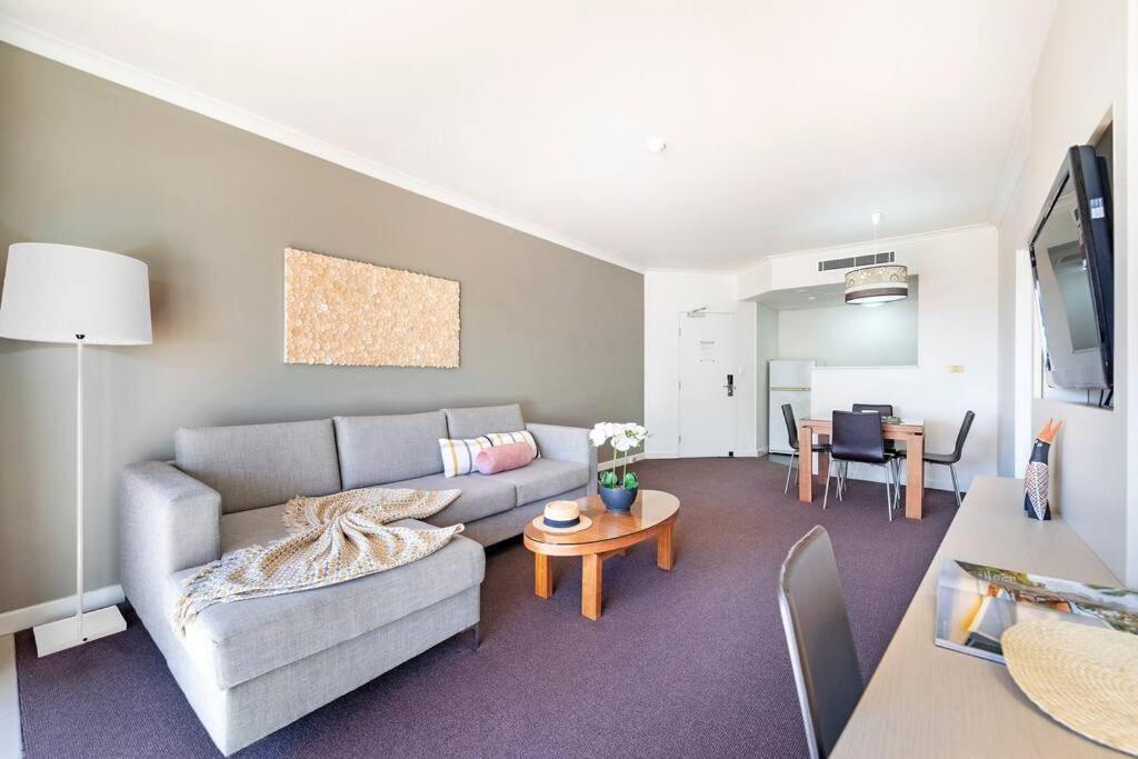 'Towering Palms' Resort-Style Apartment With A Separate Studio 다윈 외부 사진